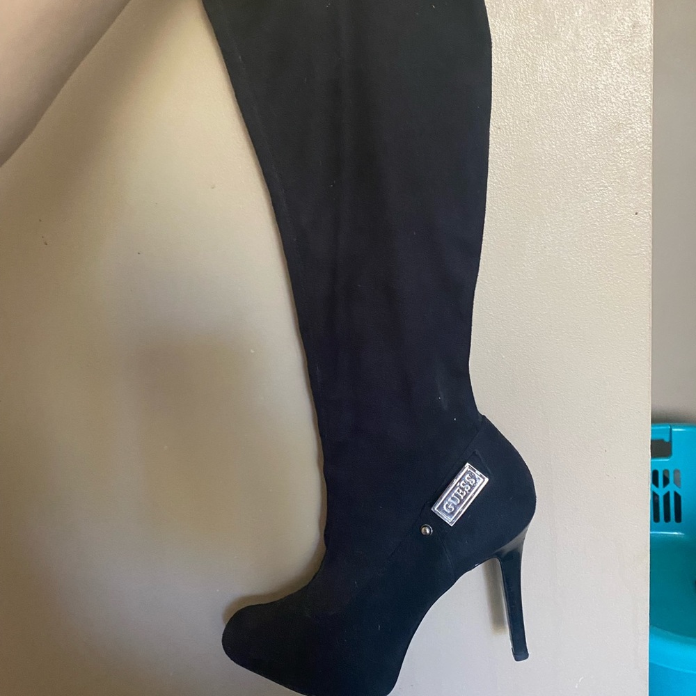 Guess suede boots. Worn- great condition size 8M
